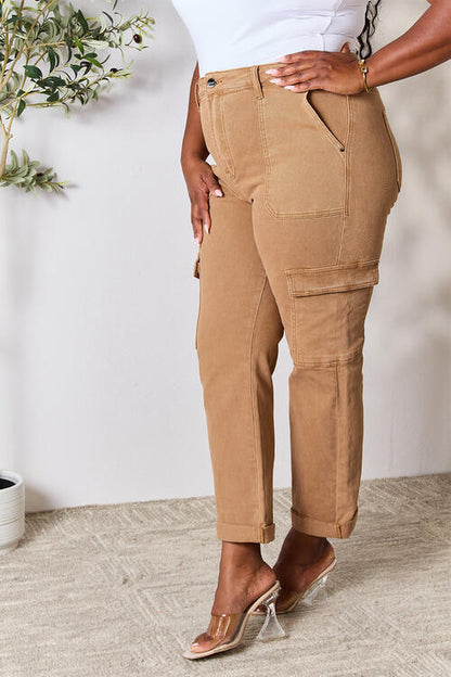 Risen High Waist Straight Jeans with Pockets